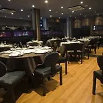 Zenit Hall 88 Апарт-отель Саламанка