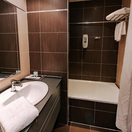 Zenit Hall 88 Hotel apartamentowy 4*