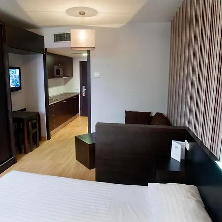 Zenit Hall 88 Hotel apartamentowy Salamanka