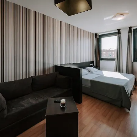 Zenit Hall 88 Hotel apartamentowy 4*