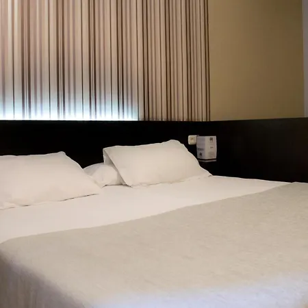 Zenit Hall 88 Hotel apartamentowy 4*