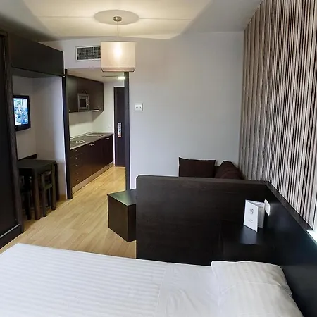 Zenit Hall 88 Hotel apartamentowy Salamanka